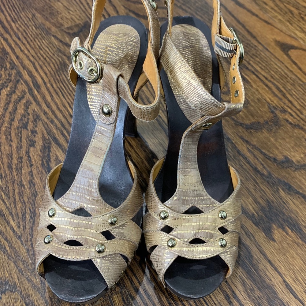 Original Vince Camuto bronze color